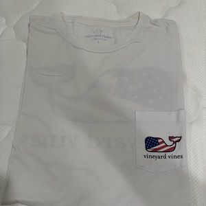Vineyard vines t shirt